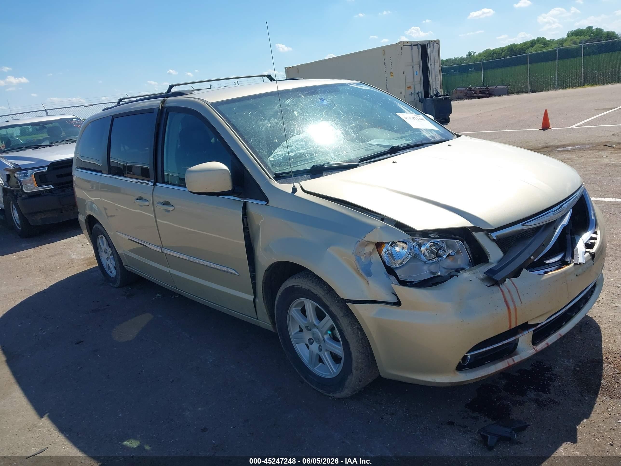 2011 Chrysler Town & Country Touring Gold vin: 2A4RR5DG1BR734487