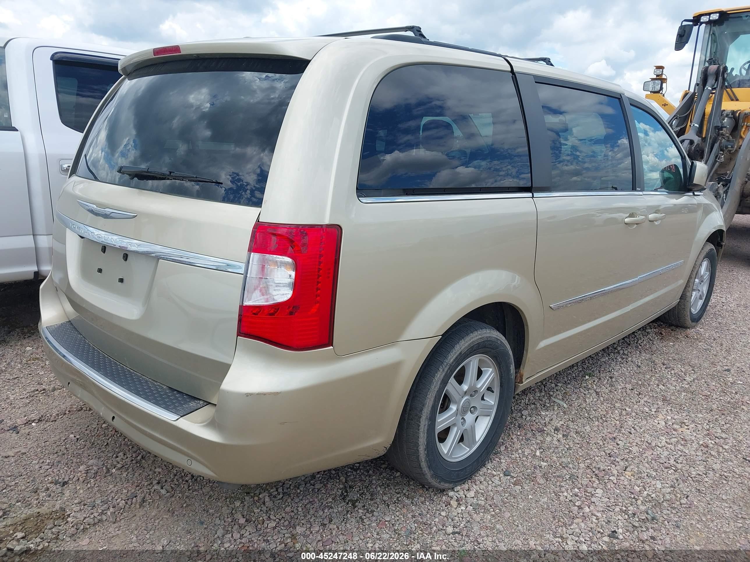 2011 Chrysler Town & Country Touring Gold vin: 2A4RR5DG1BR734487