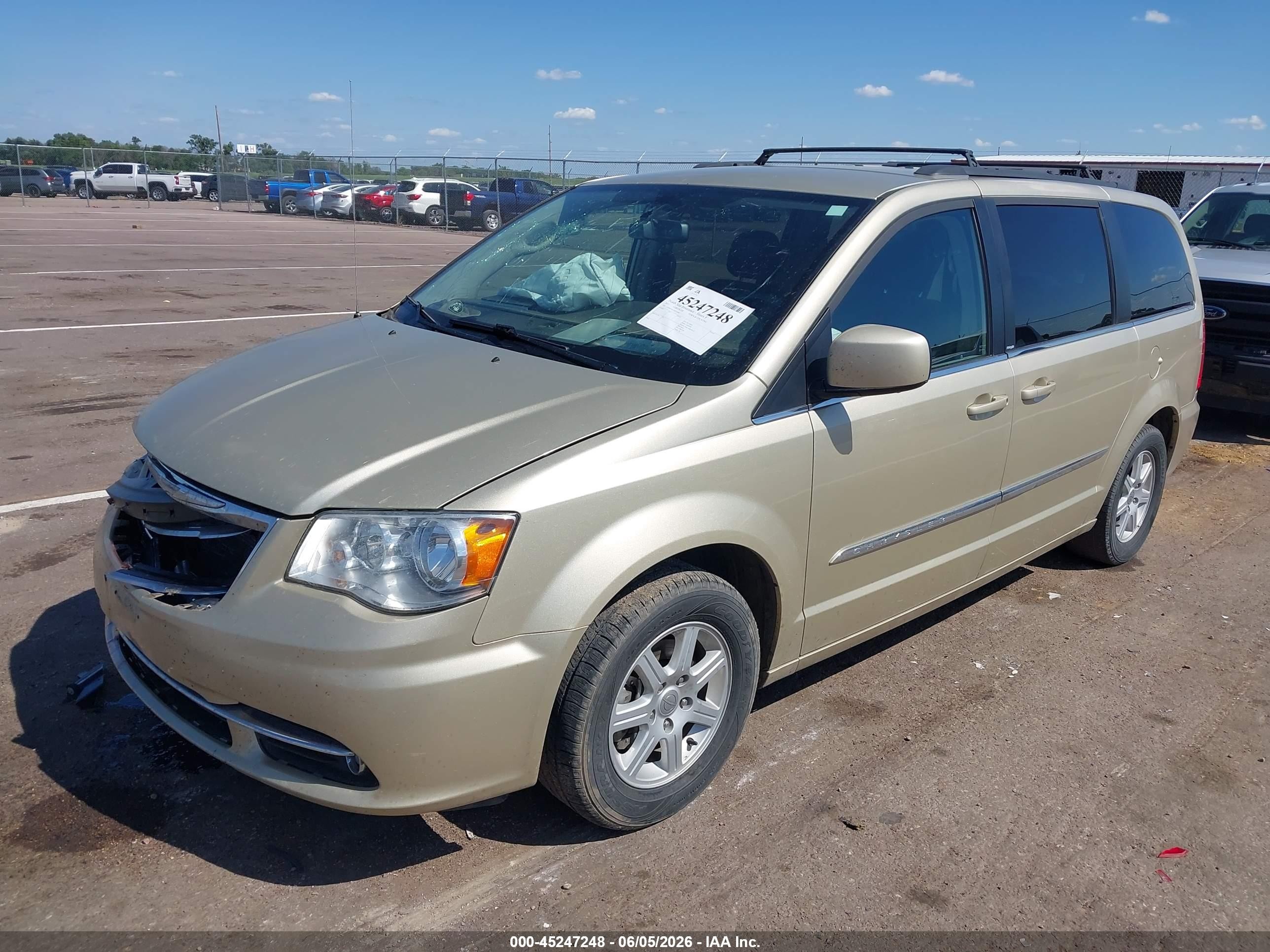 2011 Chrysler Town & Country Touring Gold vin: 2A4RR5DG1BR734487
