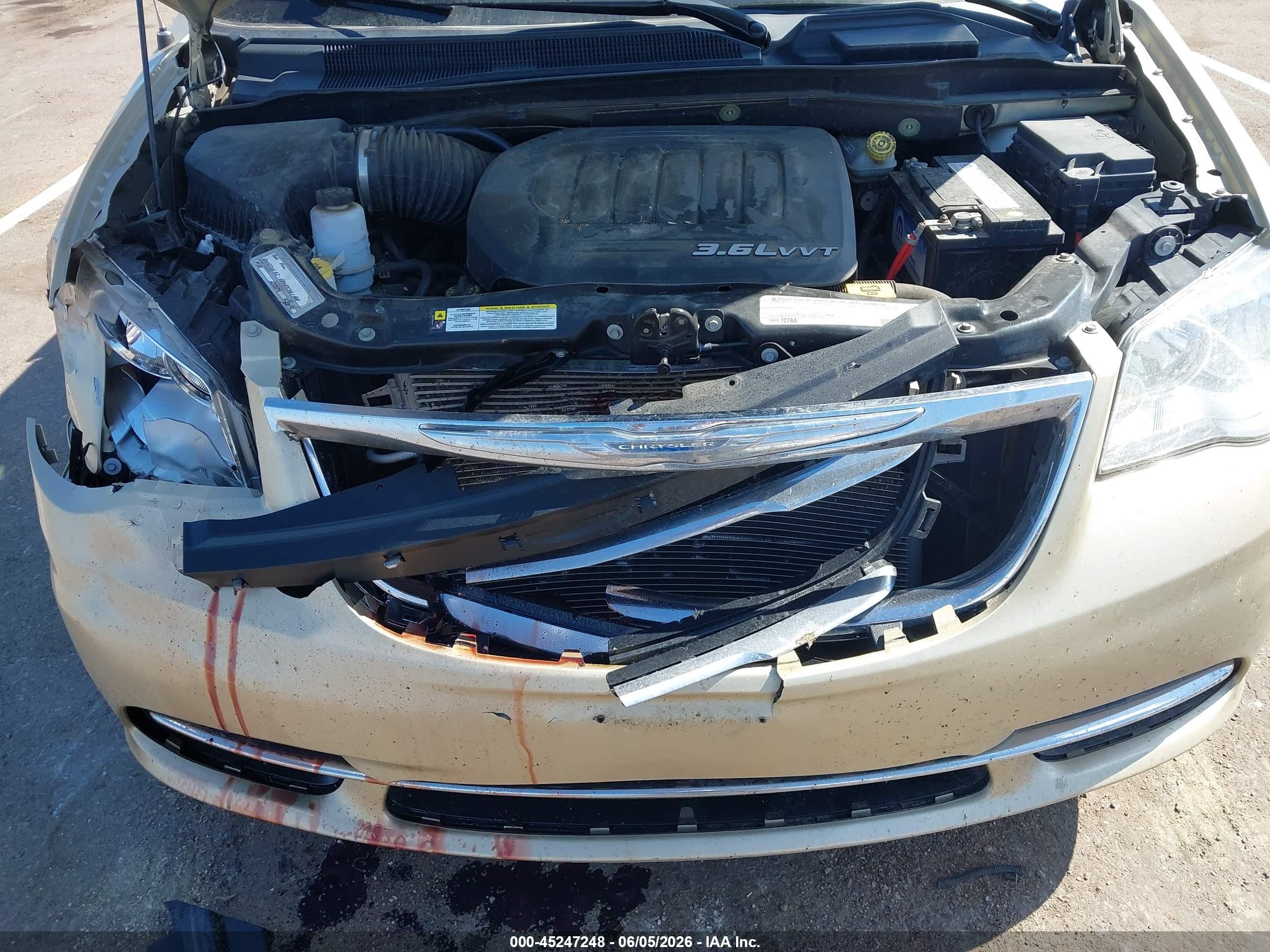 2011 Chrysler Town & Country Touring Gold vin: 2A4RR5DG1BR734487