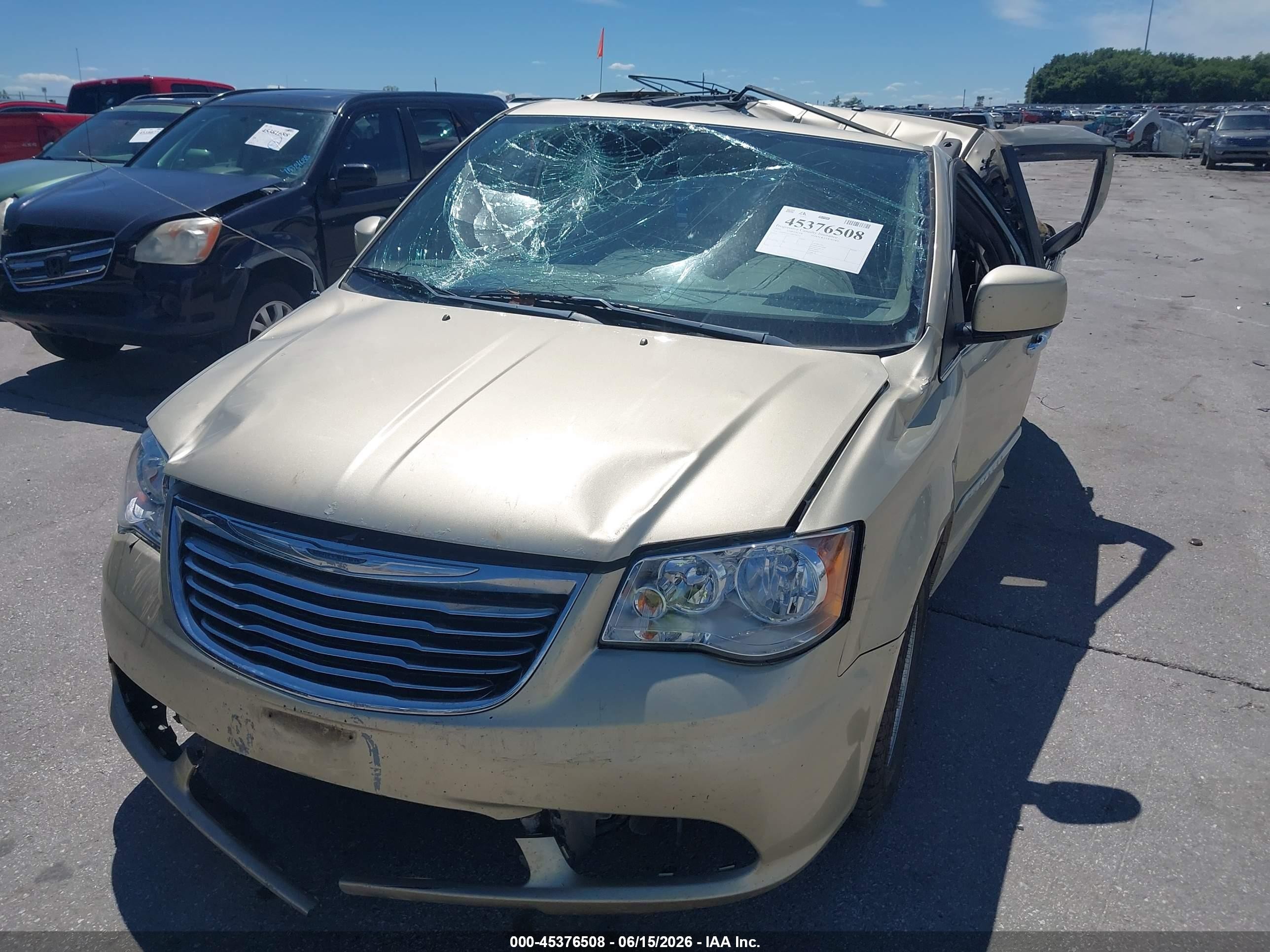 2011 Chrysler Town & Country Touring Gold vin: 2A4RR5DG1BR798772