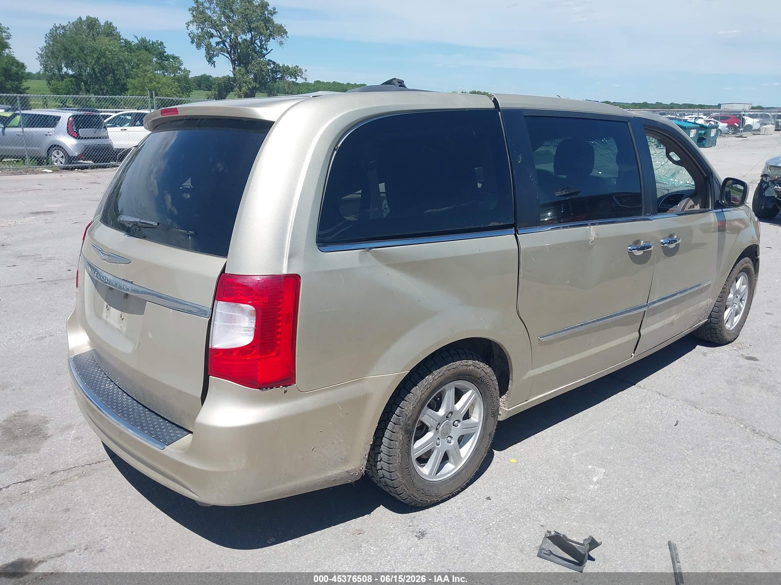 2011 Chrysler Town & Country Touring Gold vin: 2A4RR5DG1BR798772