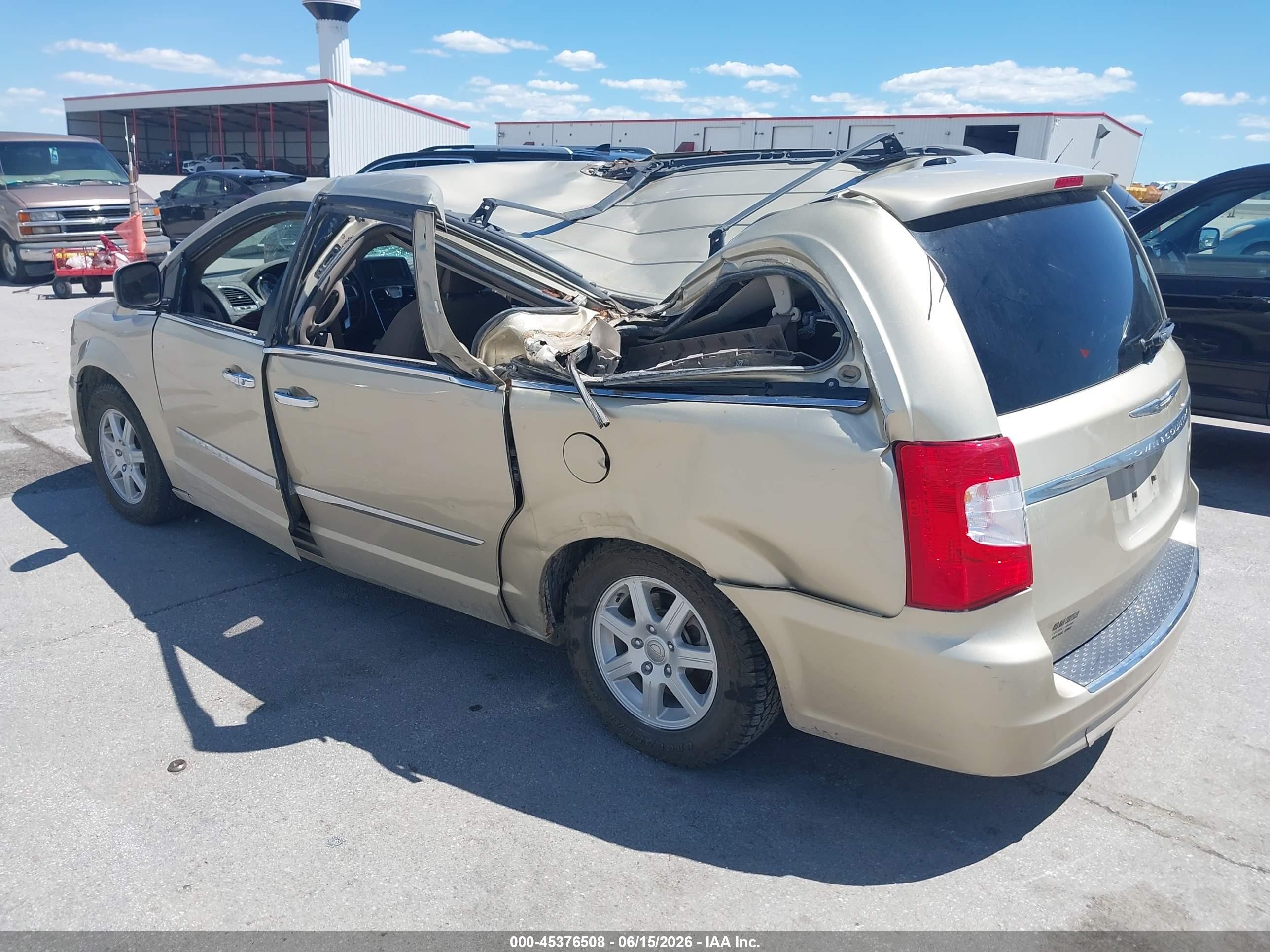 2011 Chrysler Town & Country Touring Gold vin: 2A4RR5DG1BR798772
