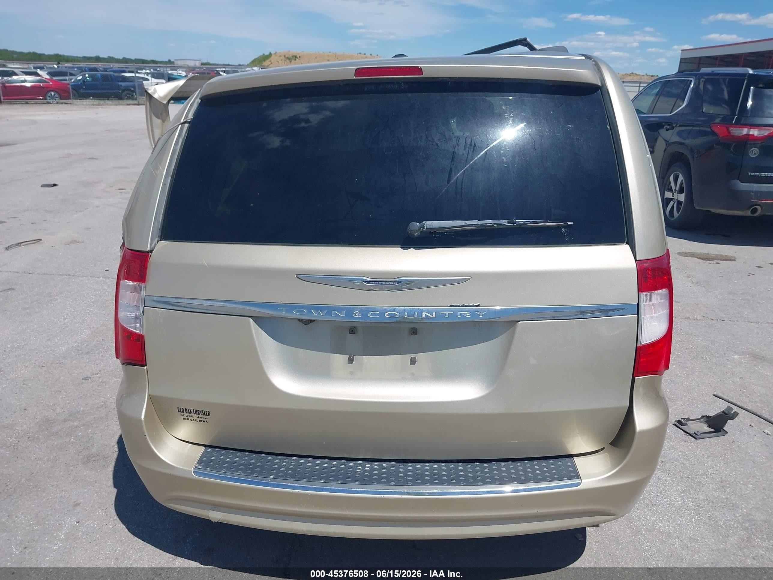 2011 Chrysler Town & Country Touring Gold vin: 2A4RR5DG1BR798772