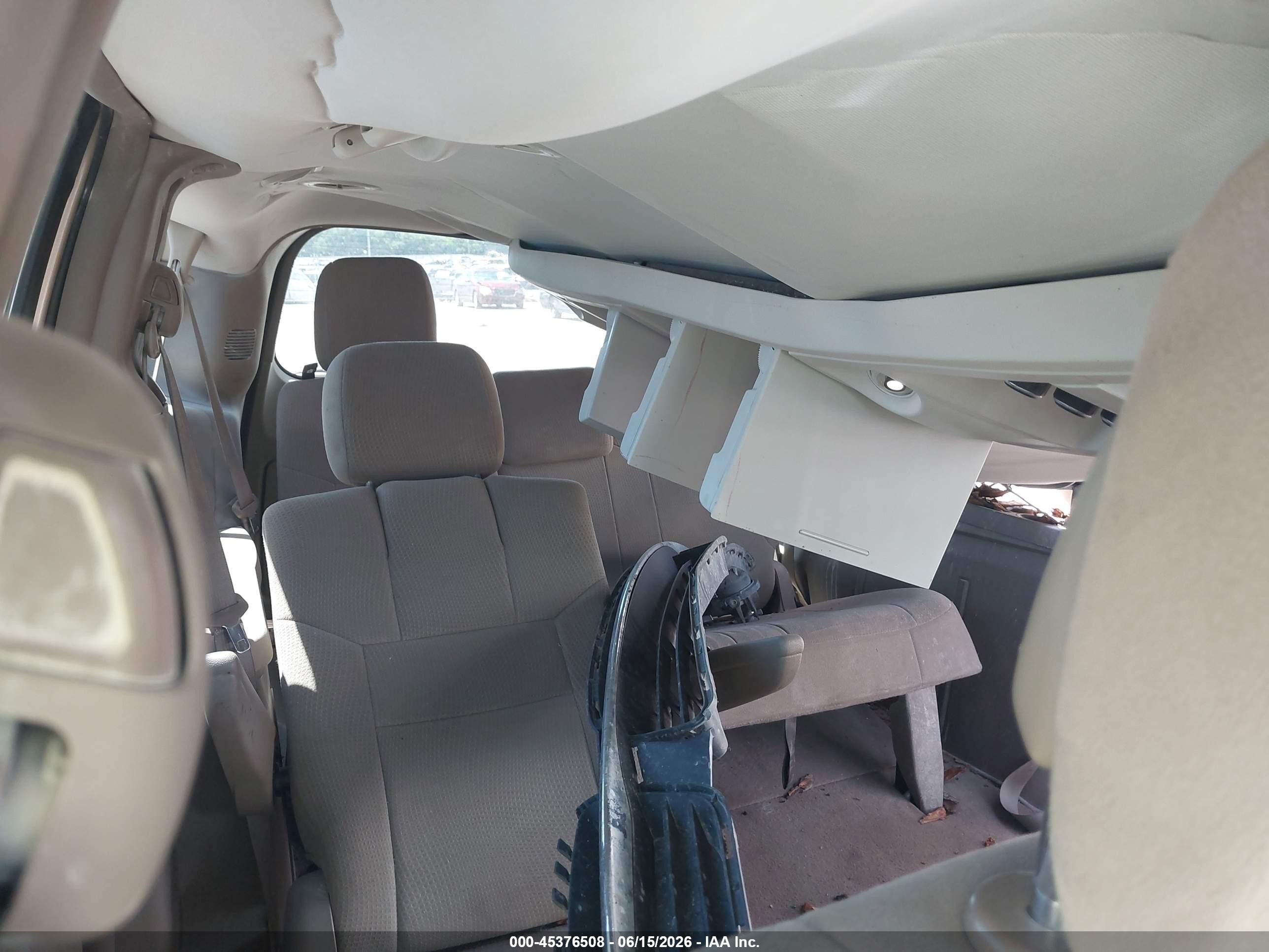 2011 Chrysler Town & Country Touring Gold vin: 2A4RR5DG1BR798772