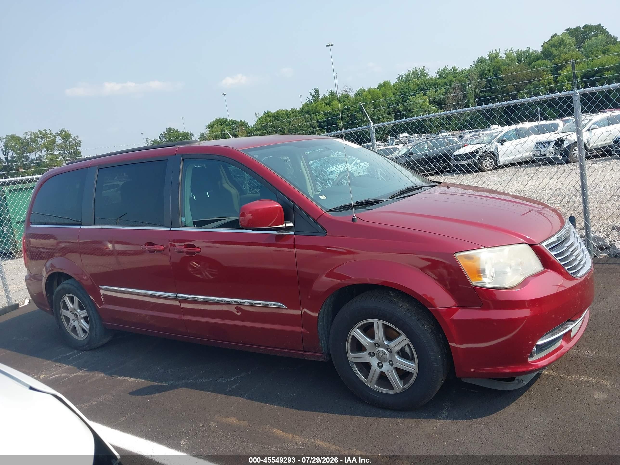 2011 Chrysler Town & Country Touring Красный vin: 2A4RR5DG2BR605318