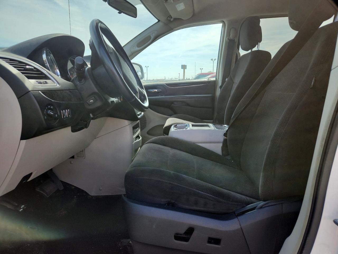 2011 Chrysler Town & Country Touring White vin: 2A4RR5DG2BR611376
