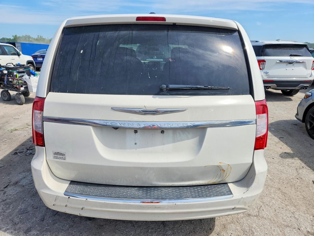 2011 Chrysler Town & Country Touring White vin: 2A4RR5DG2BR611376