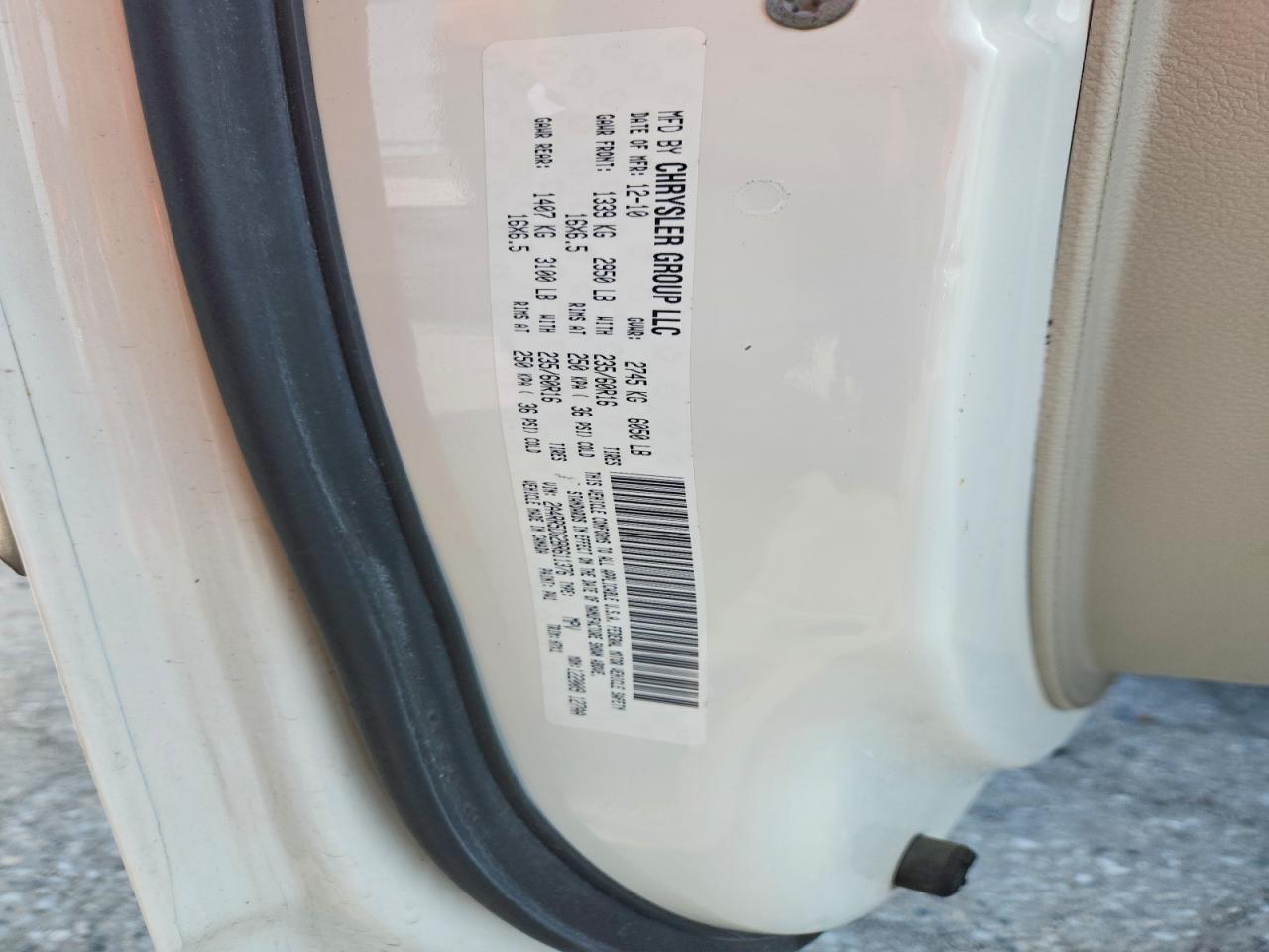 2011 Chrysler Town & Country Touring White vin: 2A4RR5DG2BR611376