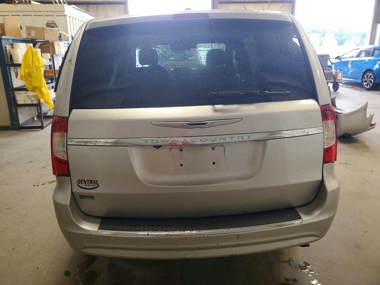 2011 Chrysler Town & Country Silver vin: 2A4RR5DG2BR701689