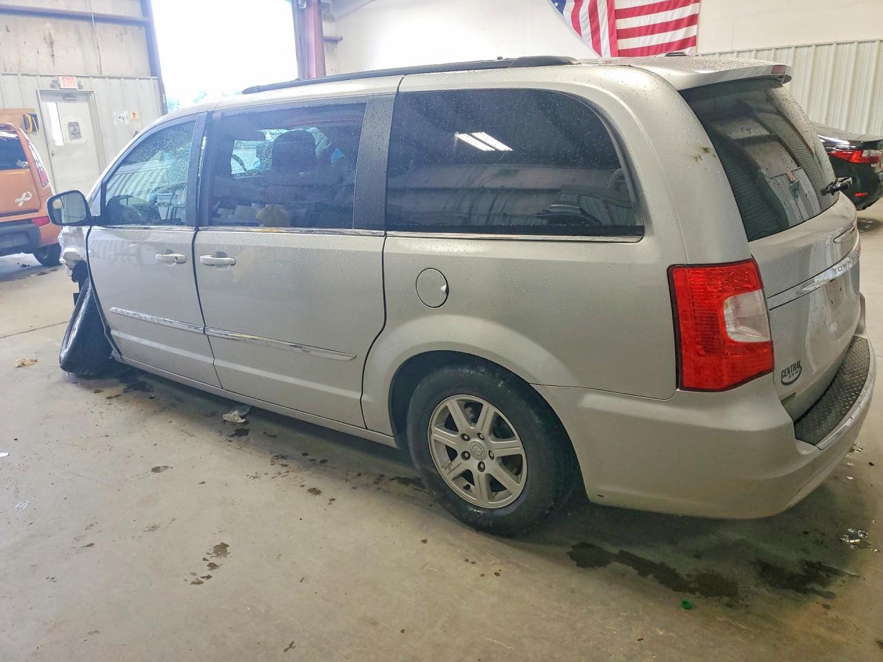 2011 Chrysler Town & Country Silver vin: 2A4RR5DG2BR701689