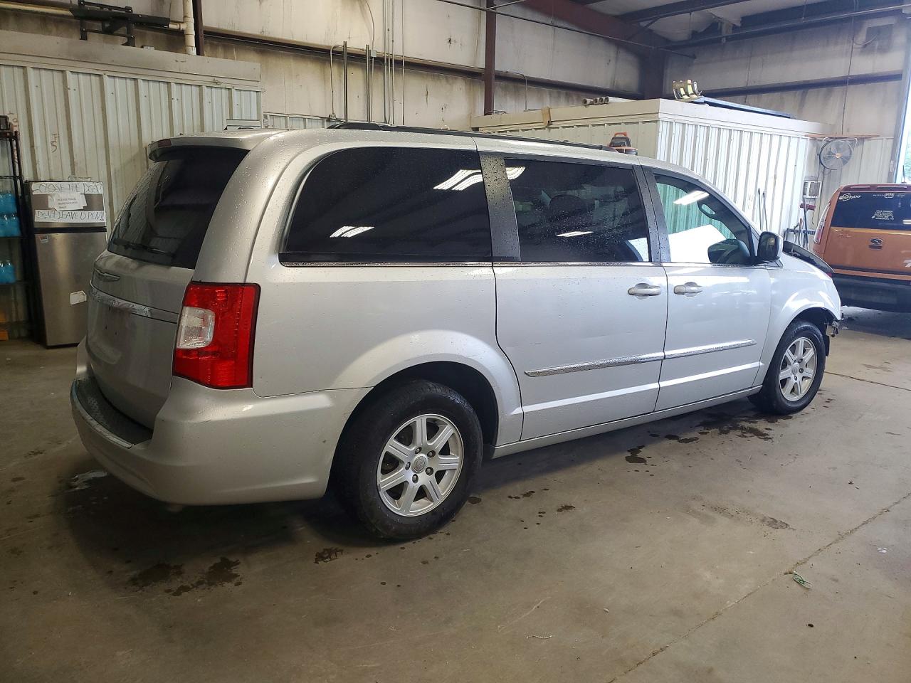 2011 Chrysler Town & Country Silver vin: 2A4RR5DG2BR701689