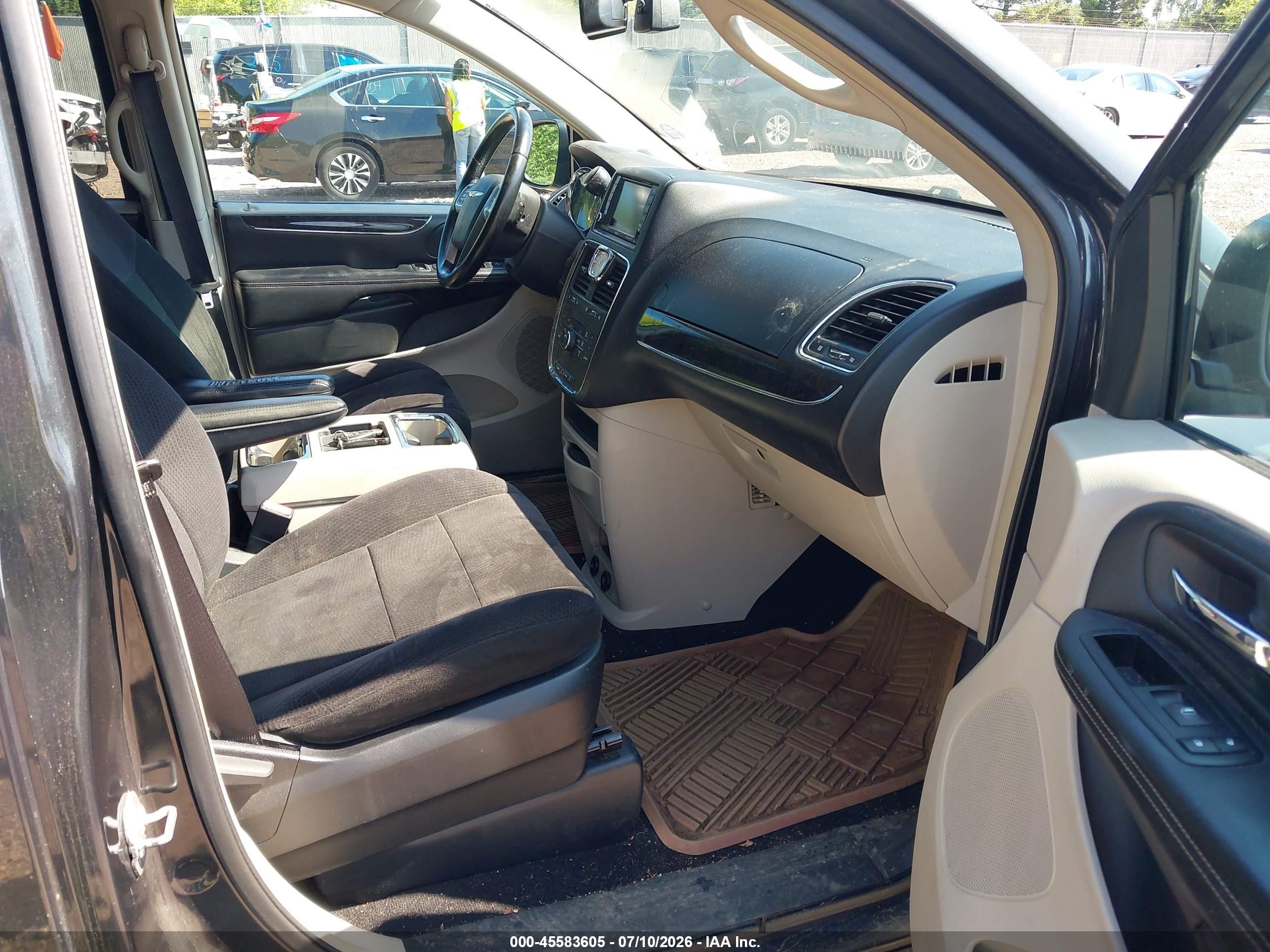 2011 Chrysler Town & Country Touring Gray vin: 2A4RR5DG2BR746695