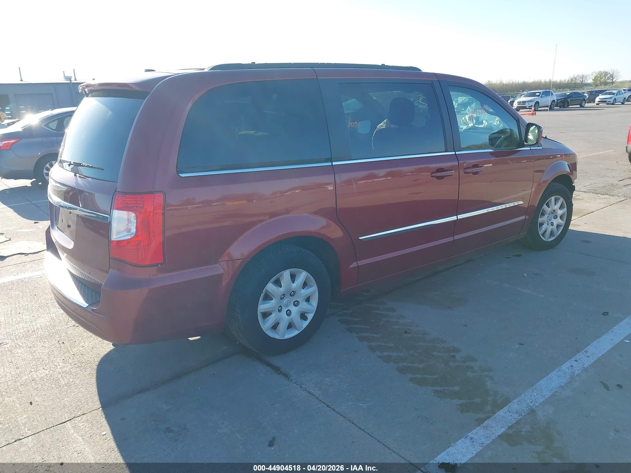 2011 Chrysler Town & Country Touring Red vin: 2A4RR5DG3BR500223