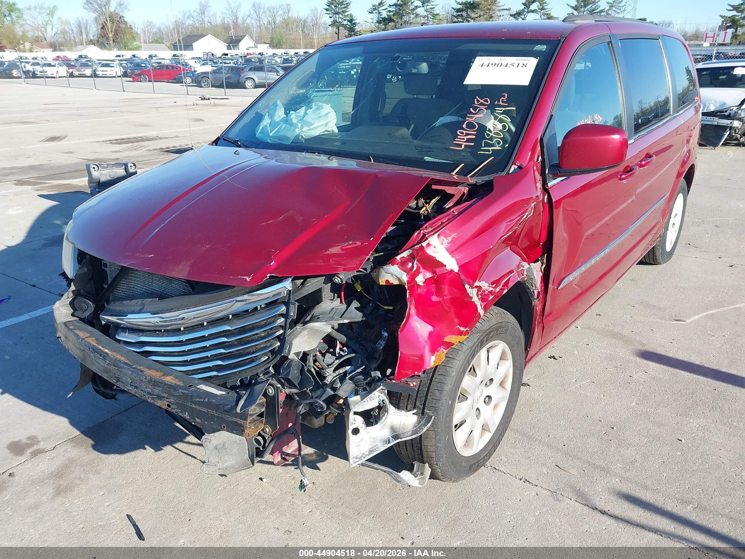 2011 Chrysler Town & Country Touring Red vin: 2A4RR5DG3BR500223