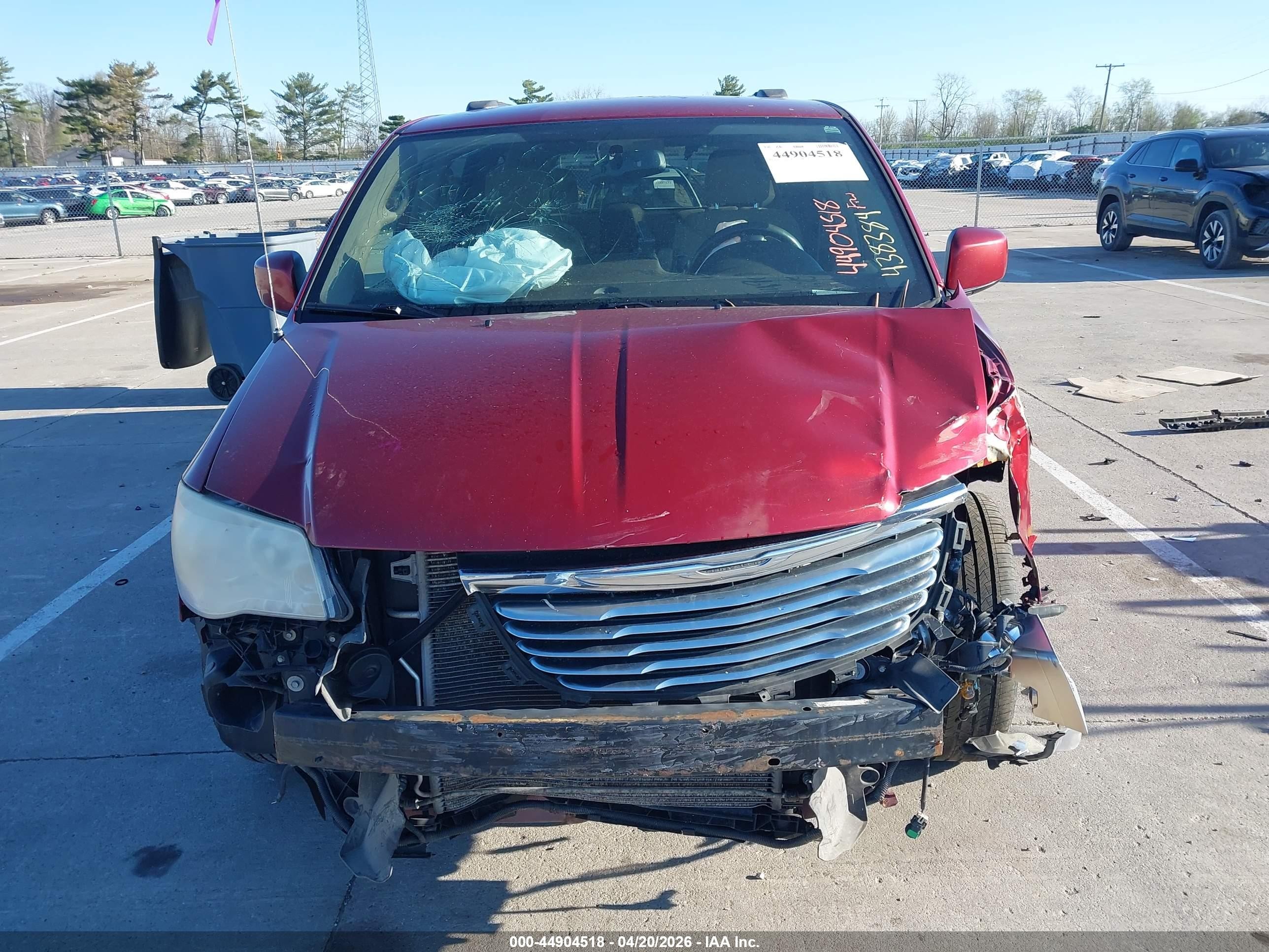 2011 Chrysler Town & Country Touring Red vin: 2A4RR5DG3BR500223