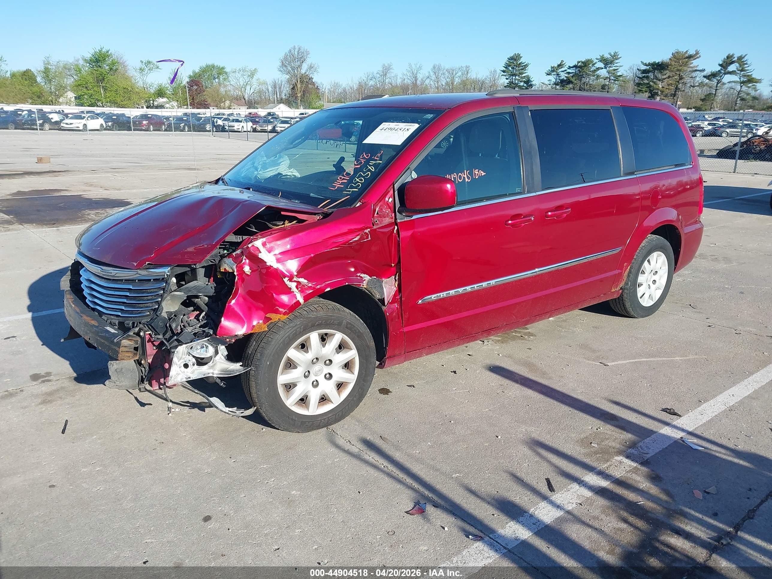 2011 Chrysler Town & Country Touring Red vin: 2A4RR5DG3BR500223