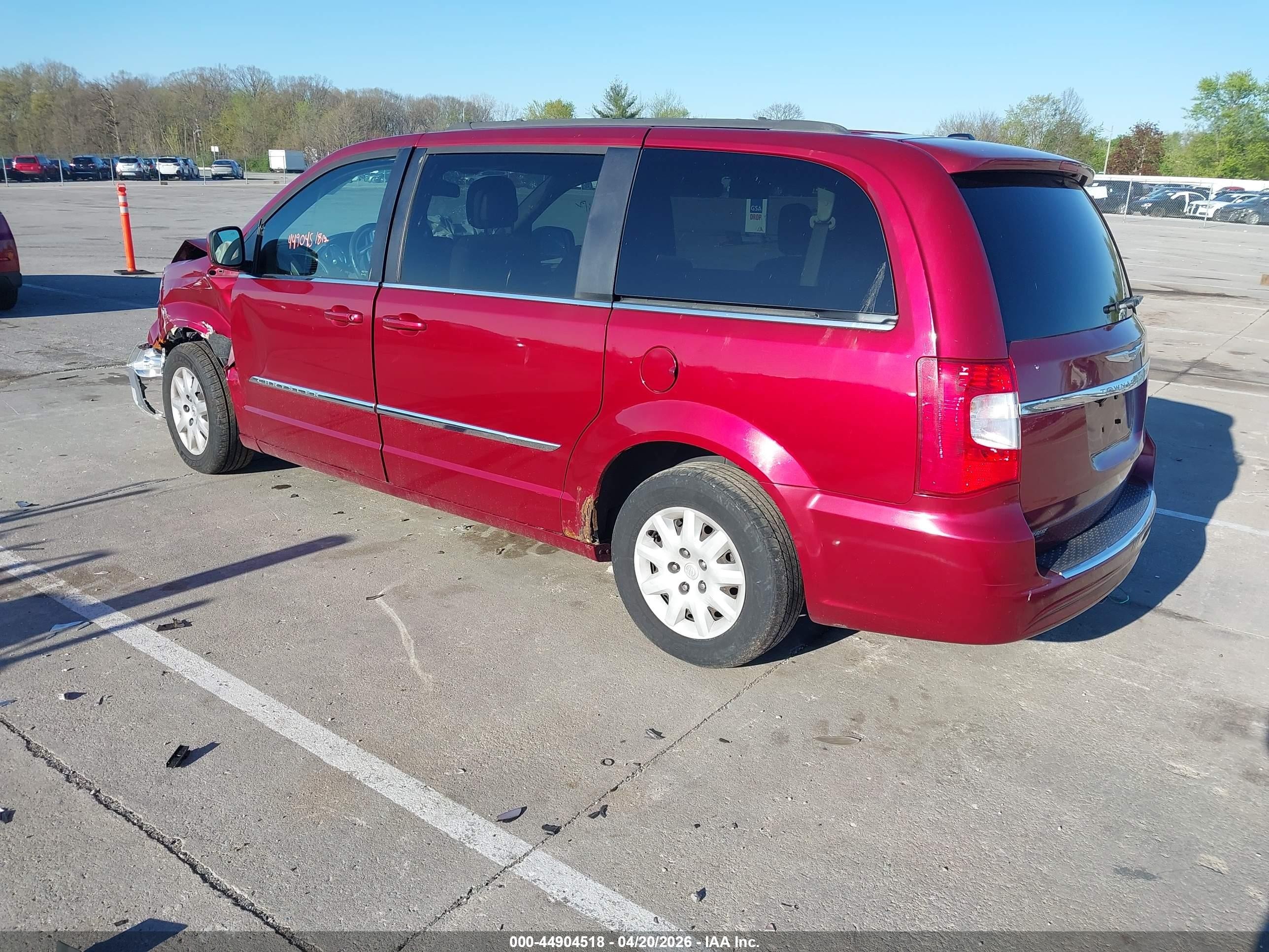 2011 Chrysler Town & Country Touring Red vin: 2A4RR5DG3BR500223