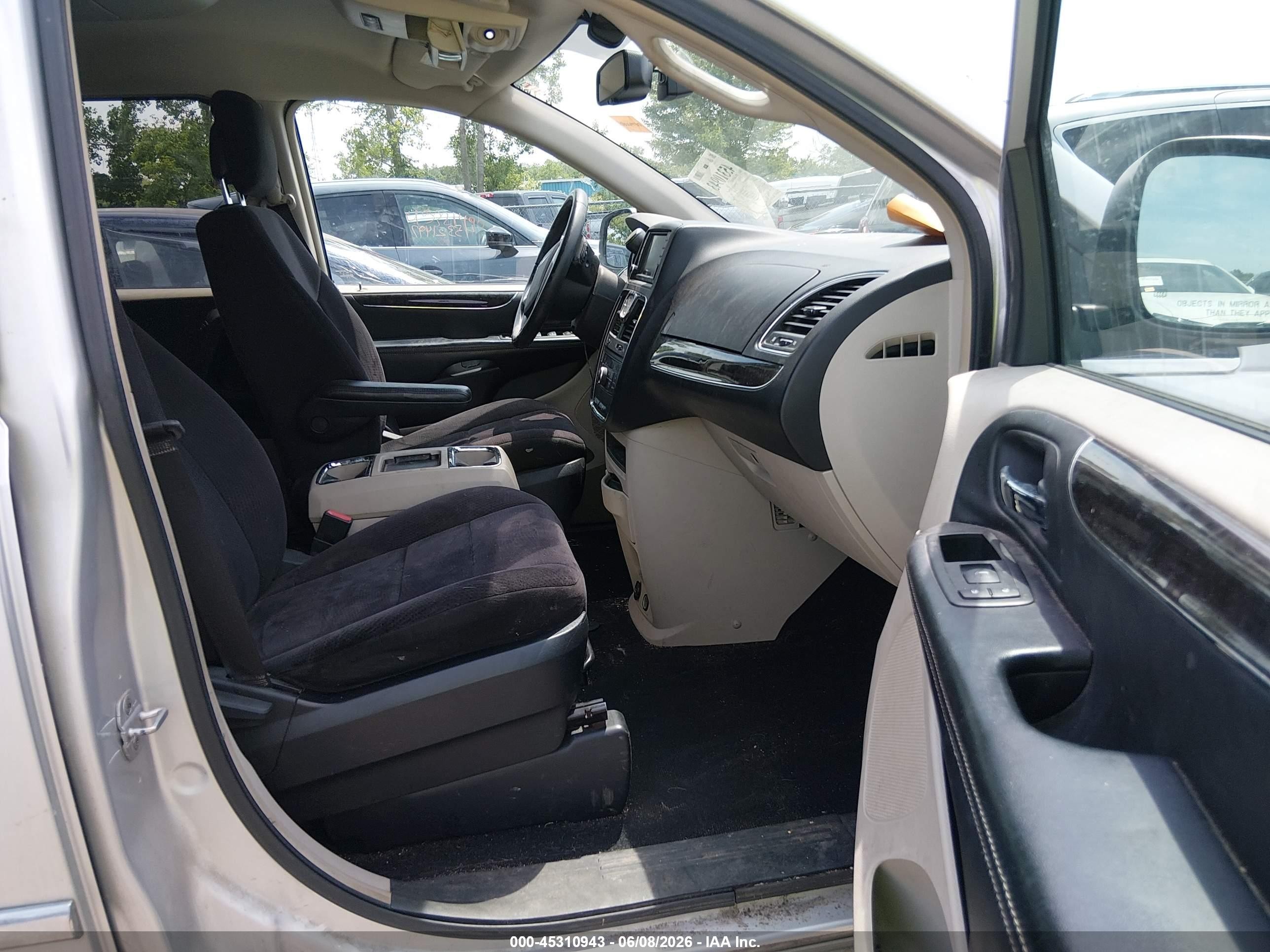 2011 Chrysler Town & Country Touring Silver vin: 2A4RR5DG3BR637260