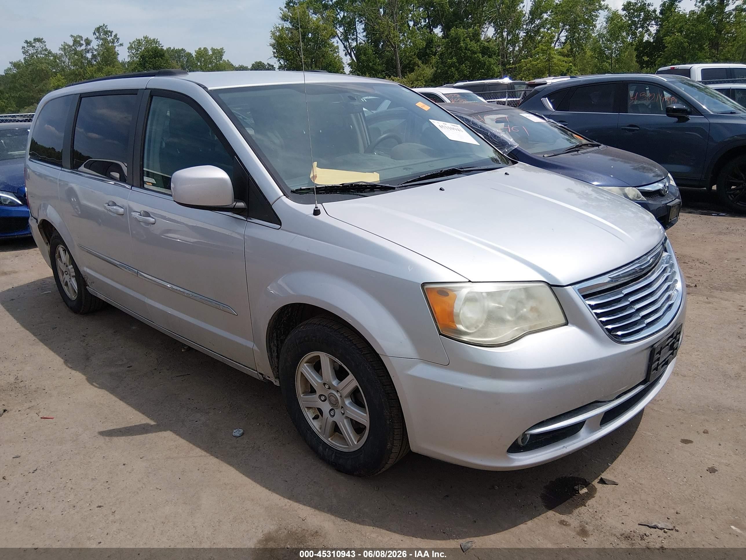 2011 Chrysler Town & Country Touring Silver vin: 2A4RR5DG3BR637260
