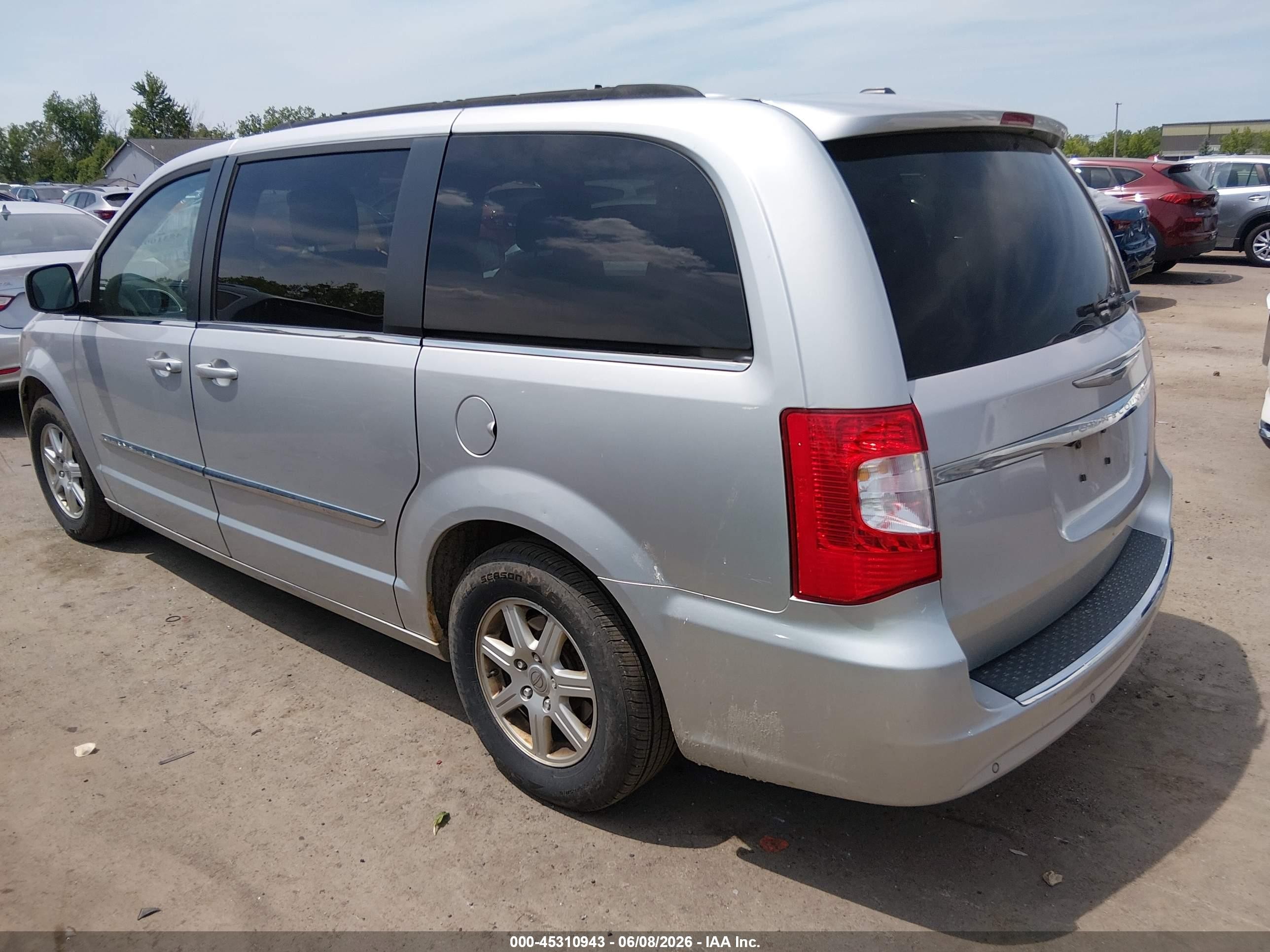 2011 Chrysler Town & Country Touring Silver vin: 2A4RR5DG3BR637260