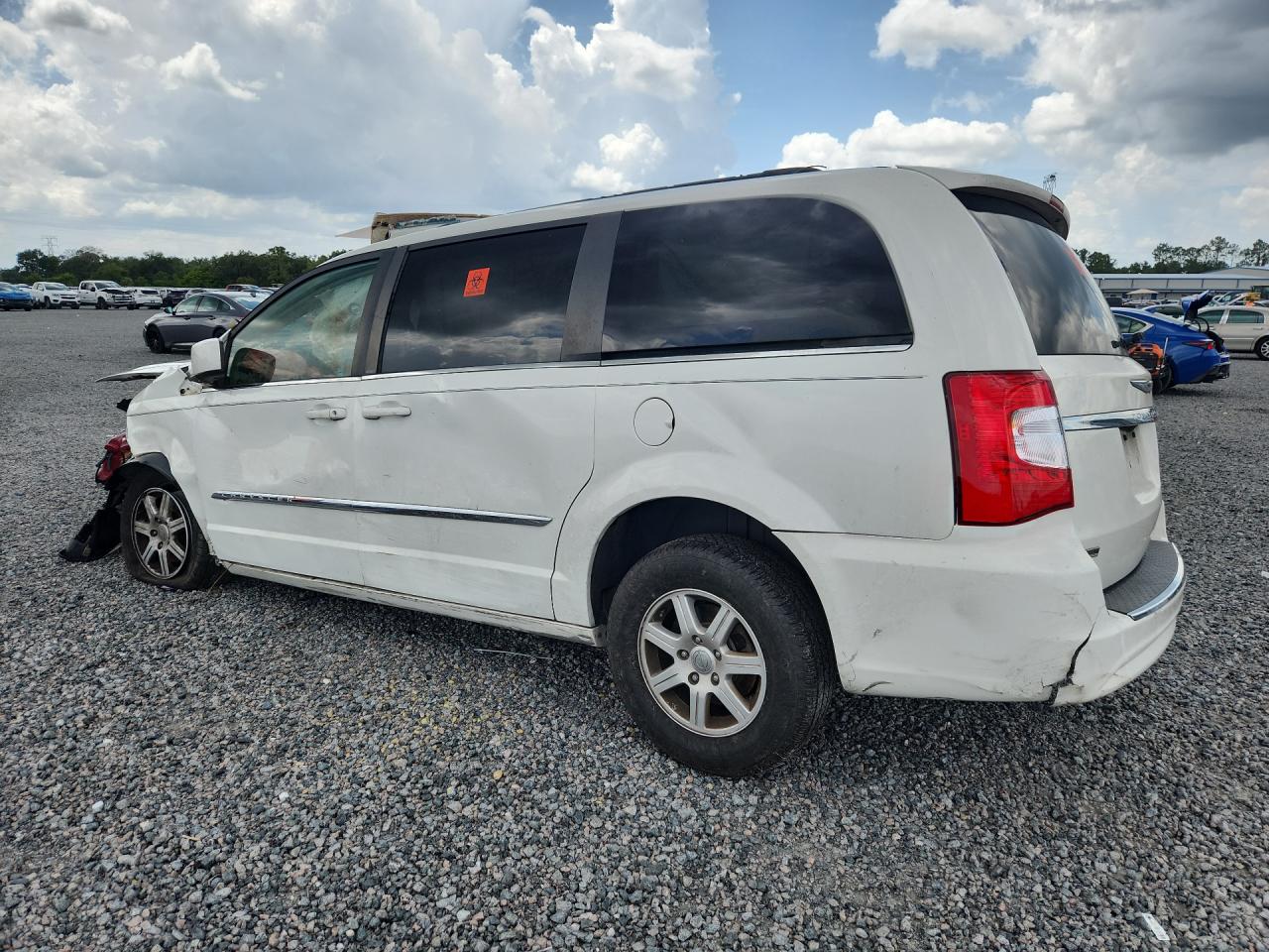 2011 Chrysler Town & Country Touring White vin: 2A4RR5DG3BR658058