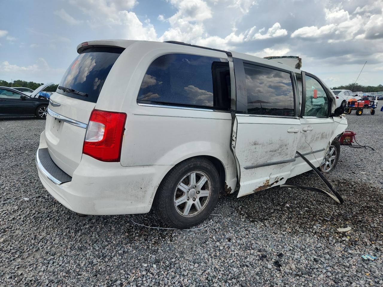2011 Chrysler Town & Country Touring White vin: 2A4RR5DG3BR658058
