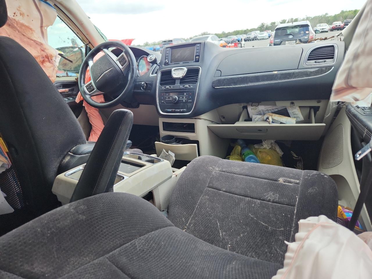 2011 Chrysler Town & Country Touring White vin: 2A4RR5DG3BR658058
