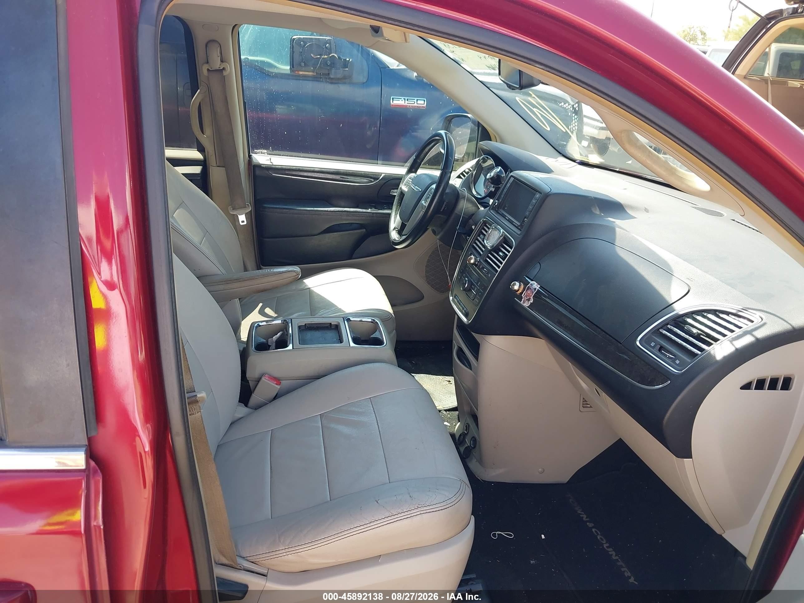 2011 Chrysler Town & Country Touring Red vin: 2A4RR5DG3BR675779