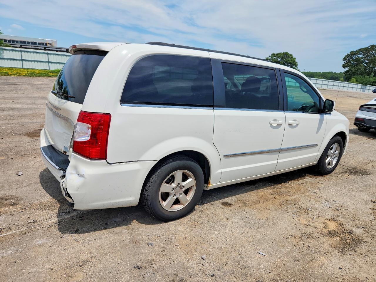 2011 Chrysler Town & Country Touring White vin: 2A4RR5DG3BR701586