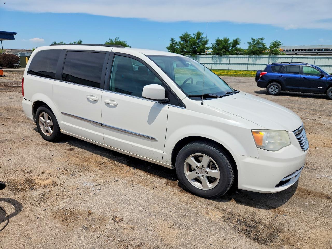 2011 Chrysler Town & Country Touring White vin: 2A4RR5DG3BR701586