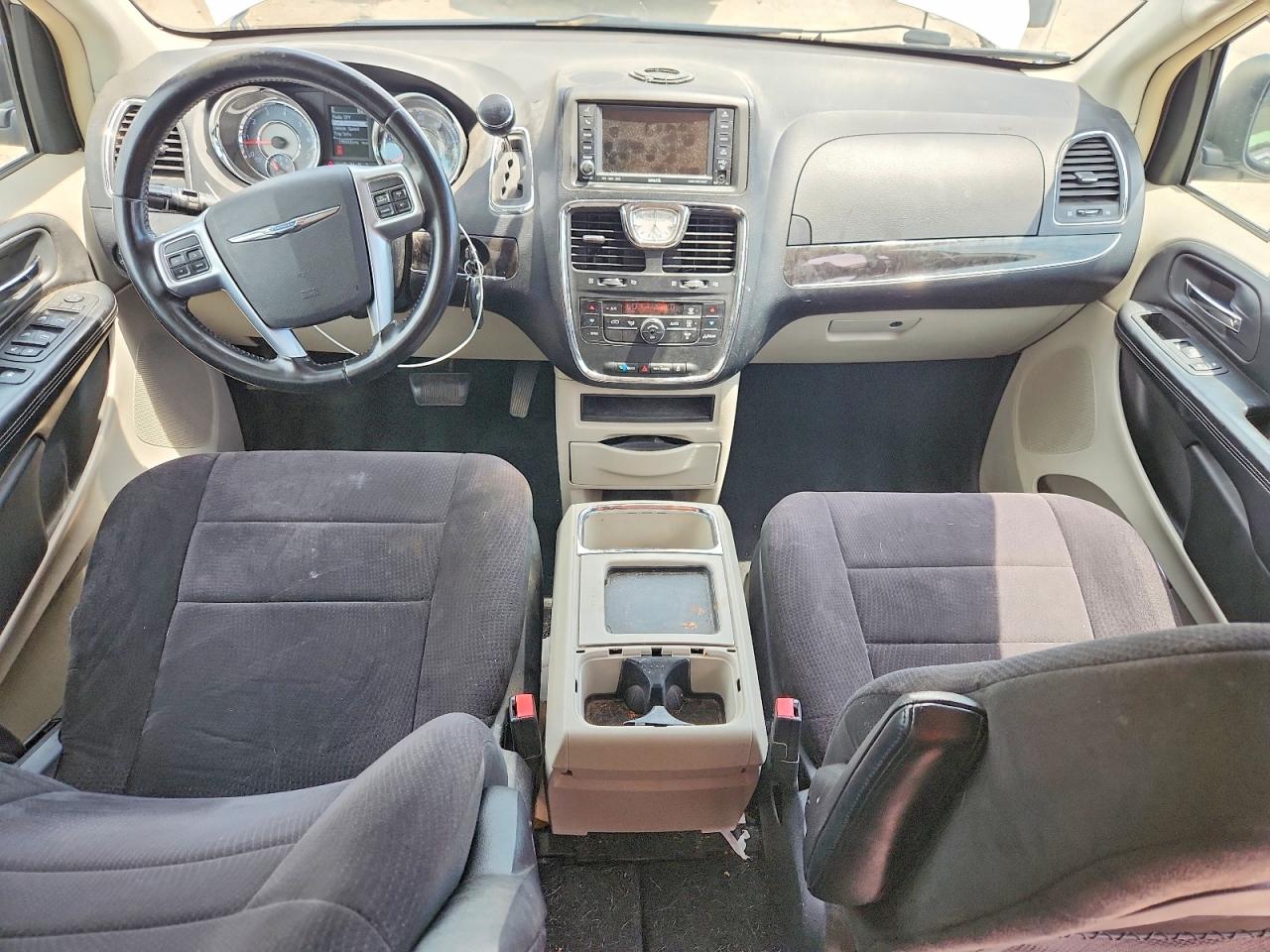 2011 Chrysler Town & Country Touring White vin: 2A4RR5DG3BR701586