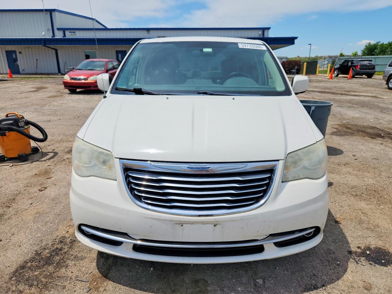 2011 Chrysler Town & Country Touring White vin: 2A4RR5DG3BR701586