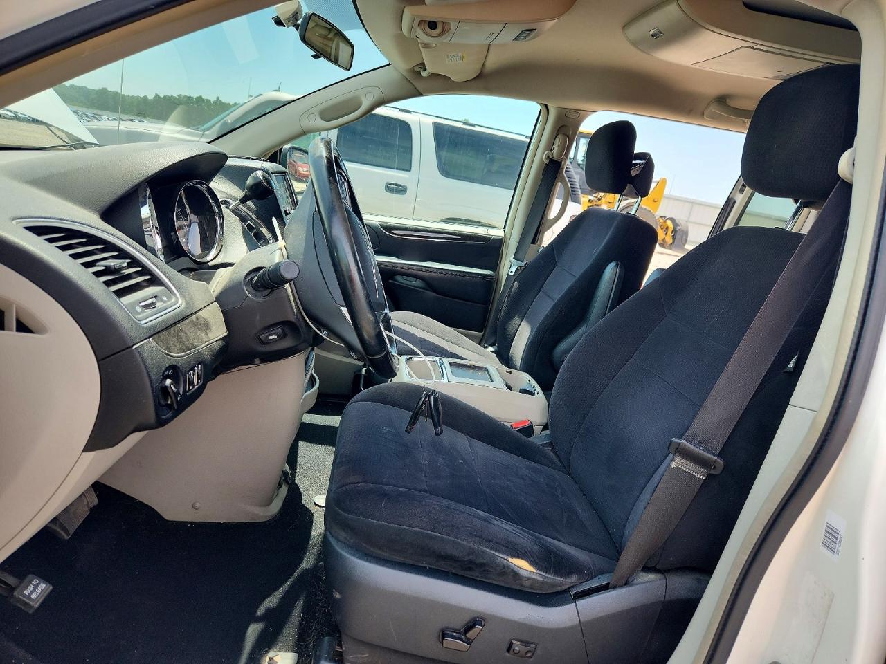 2011 Chrysler Town & Country Touring White vin: 2A4RR5DG3BR701586