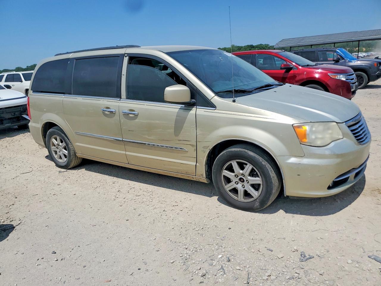 2011 Chrysler Town & Country Limit Cream vin: 2A4RR5DG3BR702981