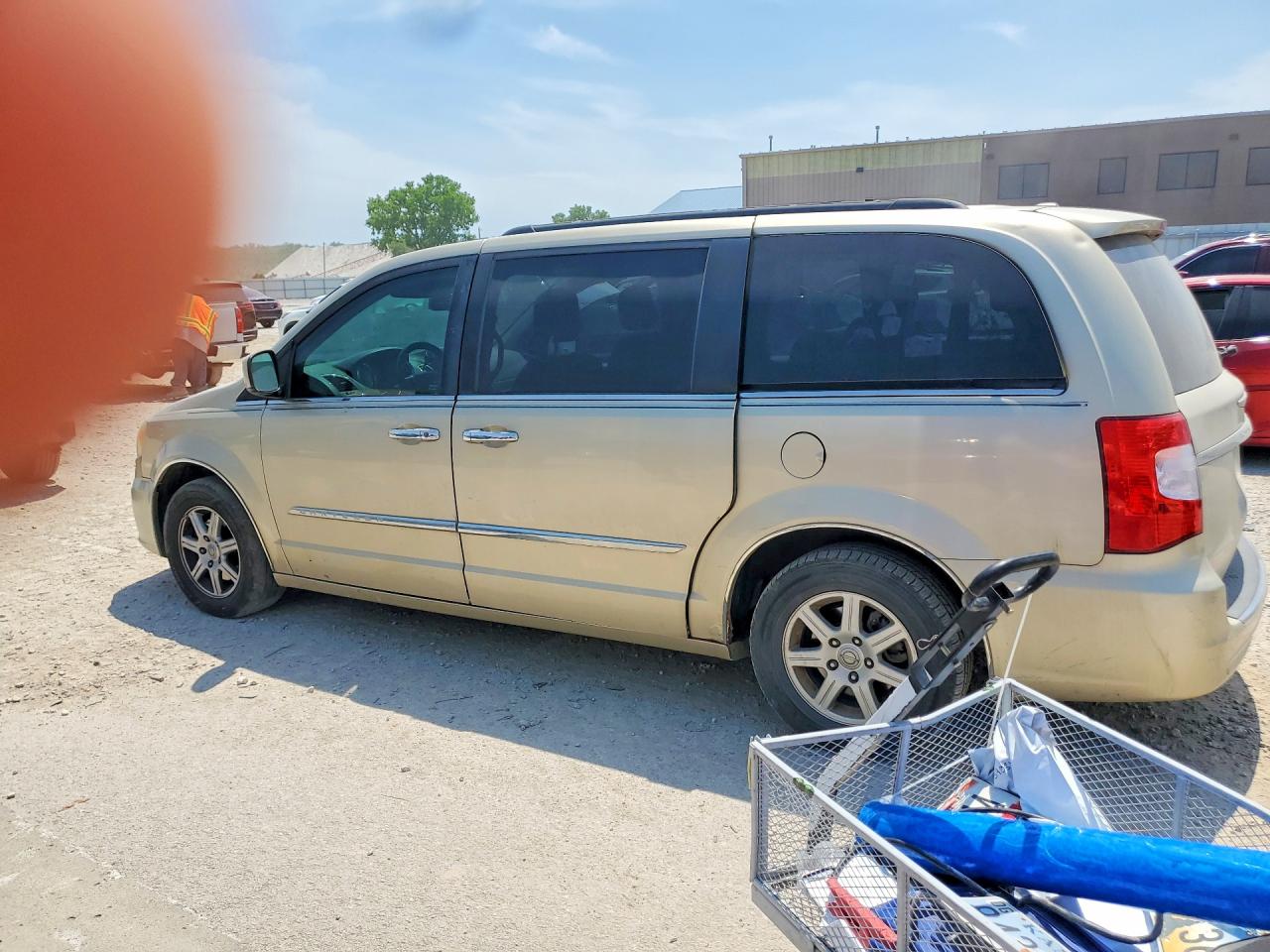 2011 Chrysler Town & Country Limit Cream vin: 2A4RR5DG3BR702981