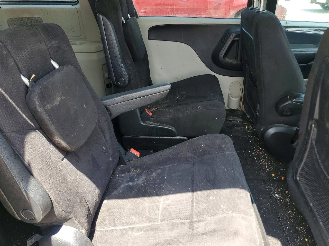 2011 Chrysler Town & Country Limit Cream vin: 2A4RR5DG3BR702981