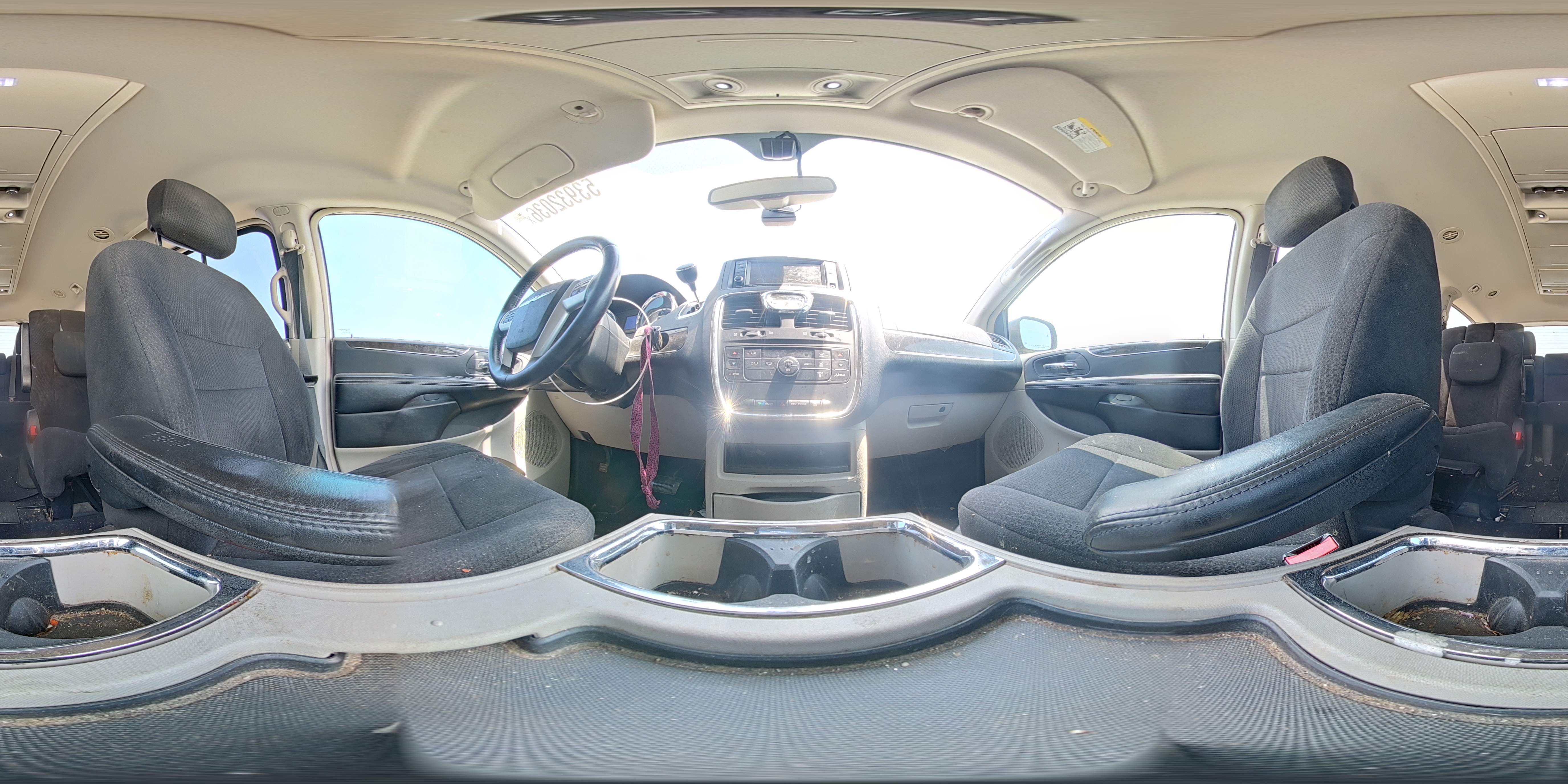 2011 Chrysler Town & Country Limit Cream vin: 2A4RR5DG3BR702981