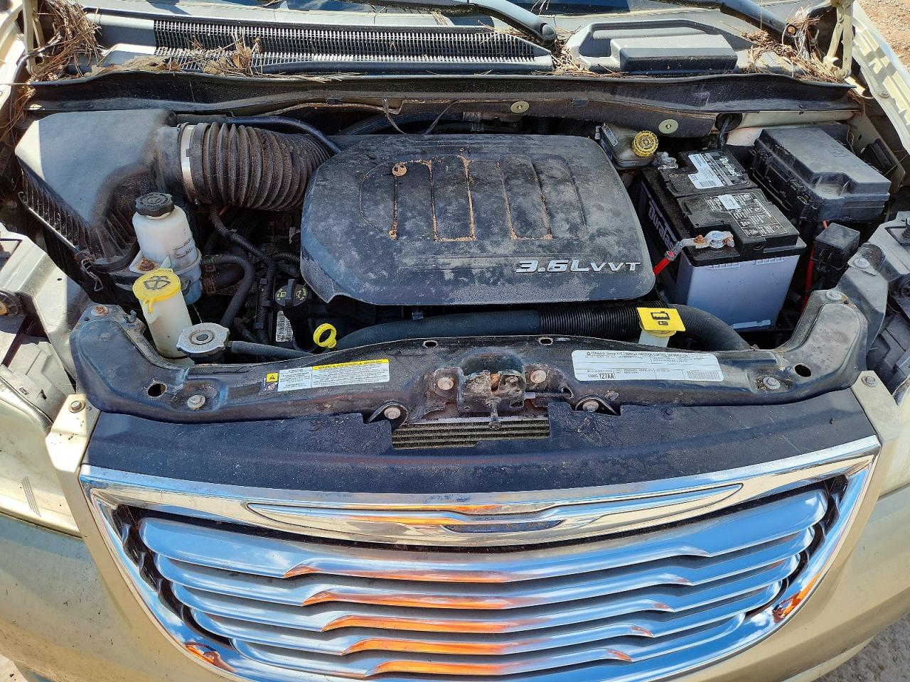 2011 Chrysler Town & Country Touri Gold vin: 2A4RR5DG3BR719876