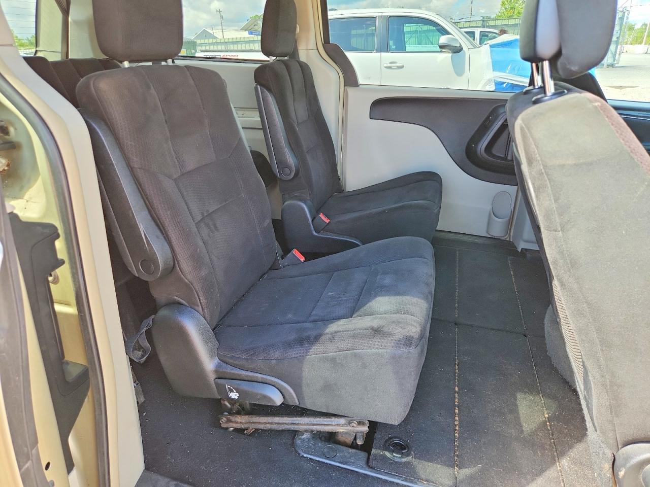 2011 Chrysler Town & Country Touri Gold vin: 2A4RR5DG3BR719876