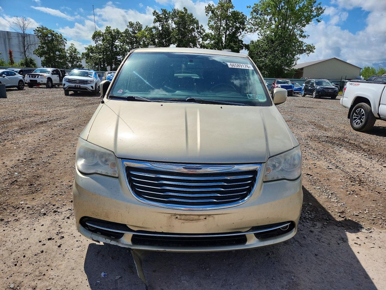 2011 Chrysler Town & Country Touri Gold vin: 2A4RR5DG3BR719876