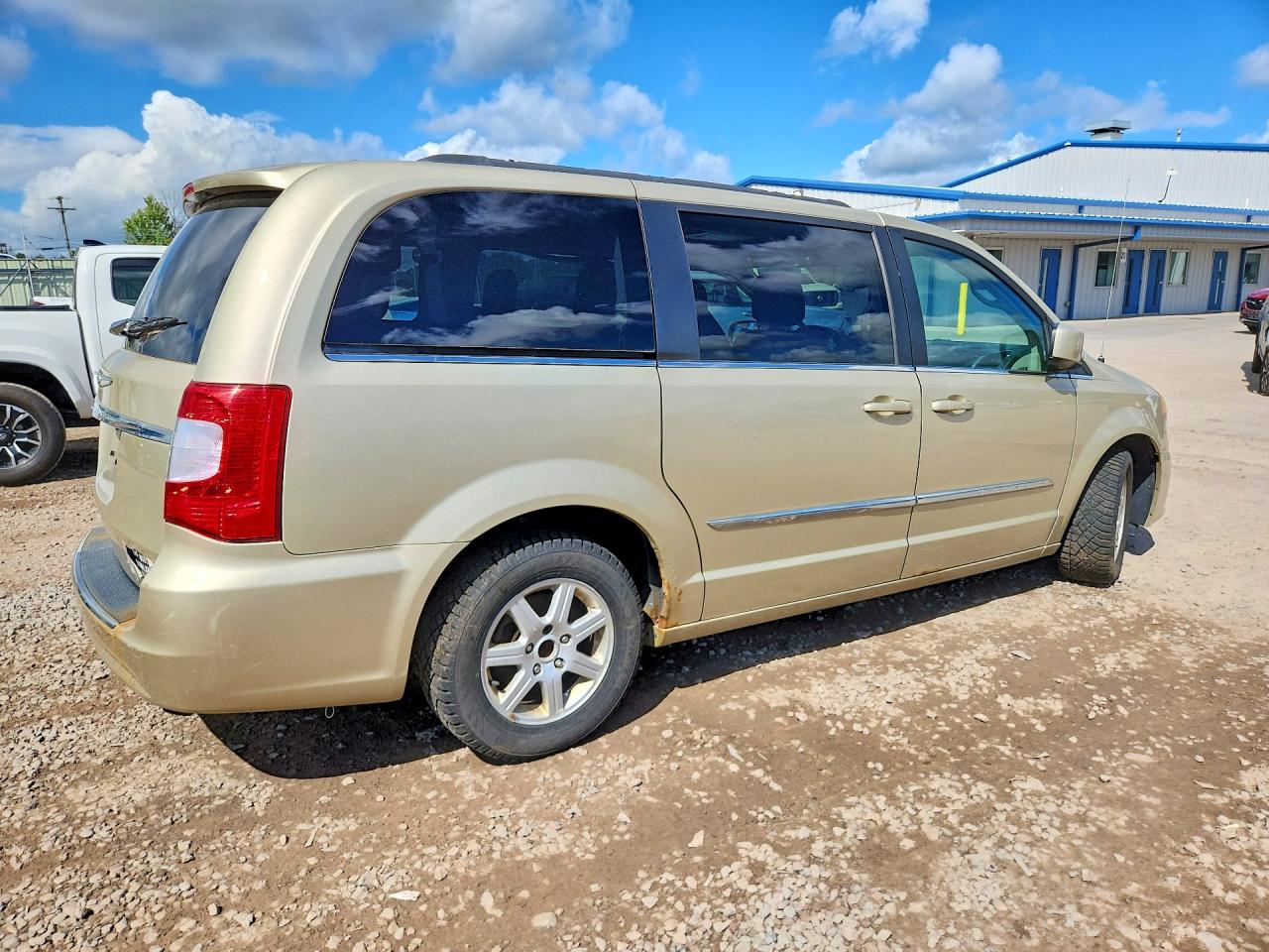 2011 Chrysler Town & Country Touri Gold vin: 2A4RR5DG3BR719876