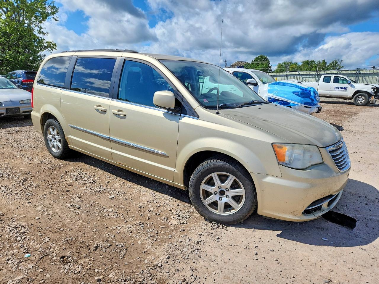 2011 Chrysler Town & Country Touri Gold vin: 2A4RR5DG3BR719876