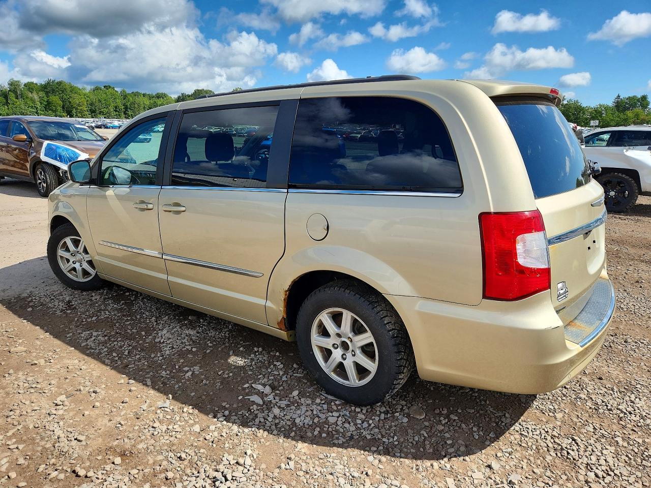 2011 Chrysler Town & Country Touri Gold vin: 2A4RR5DG3BR719876