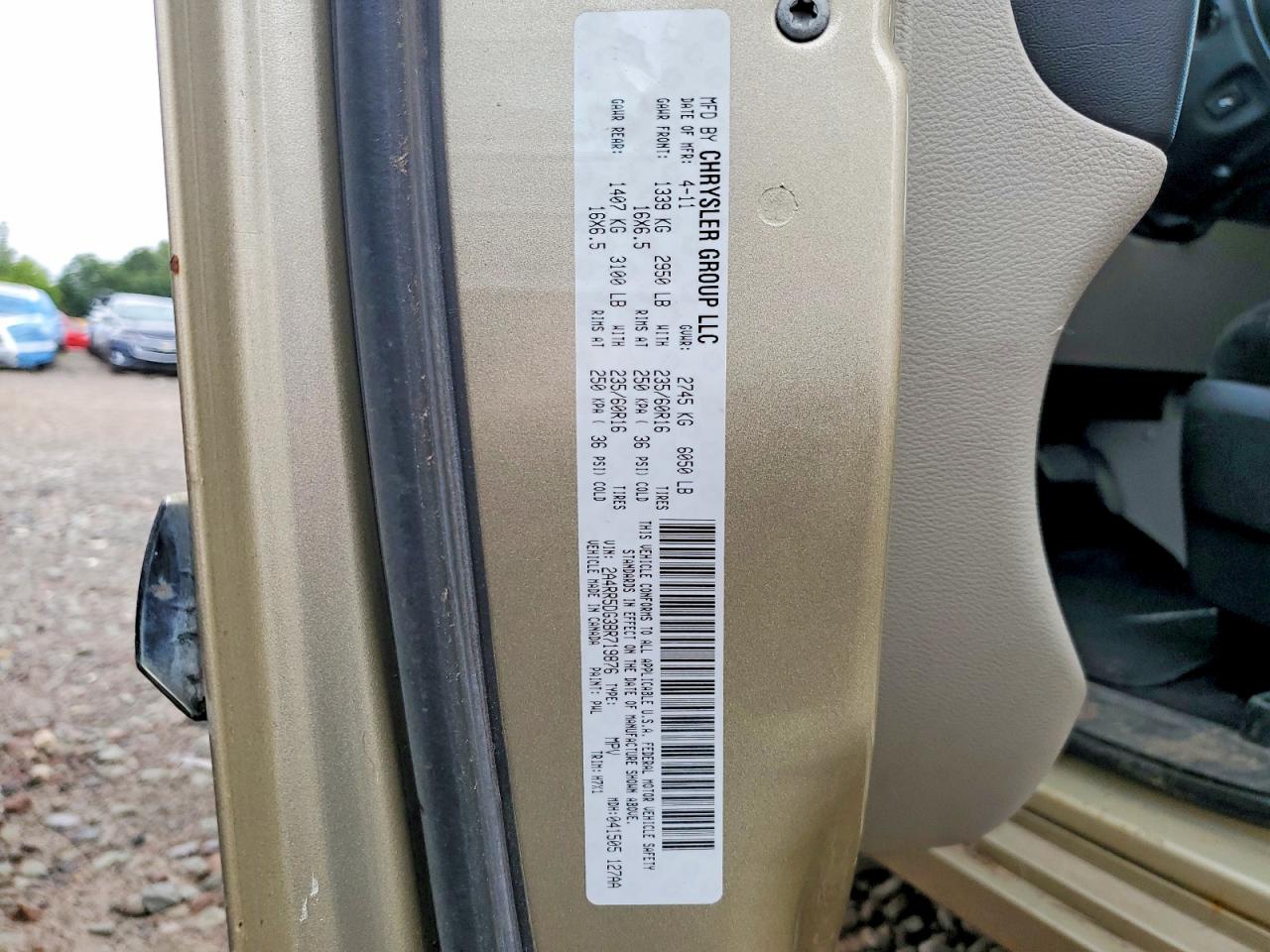 2011 Chrysler Town & Country Touri Gold vin: 2A4RR5DG3BR719876