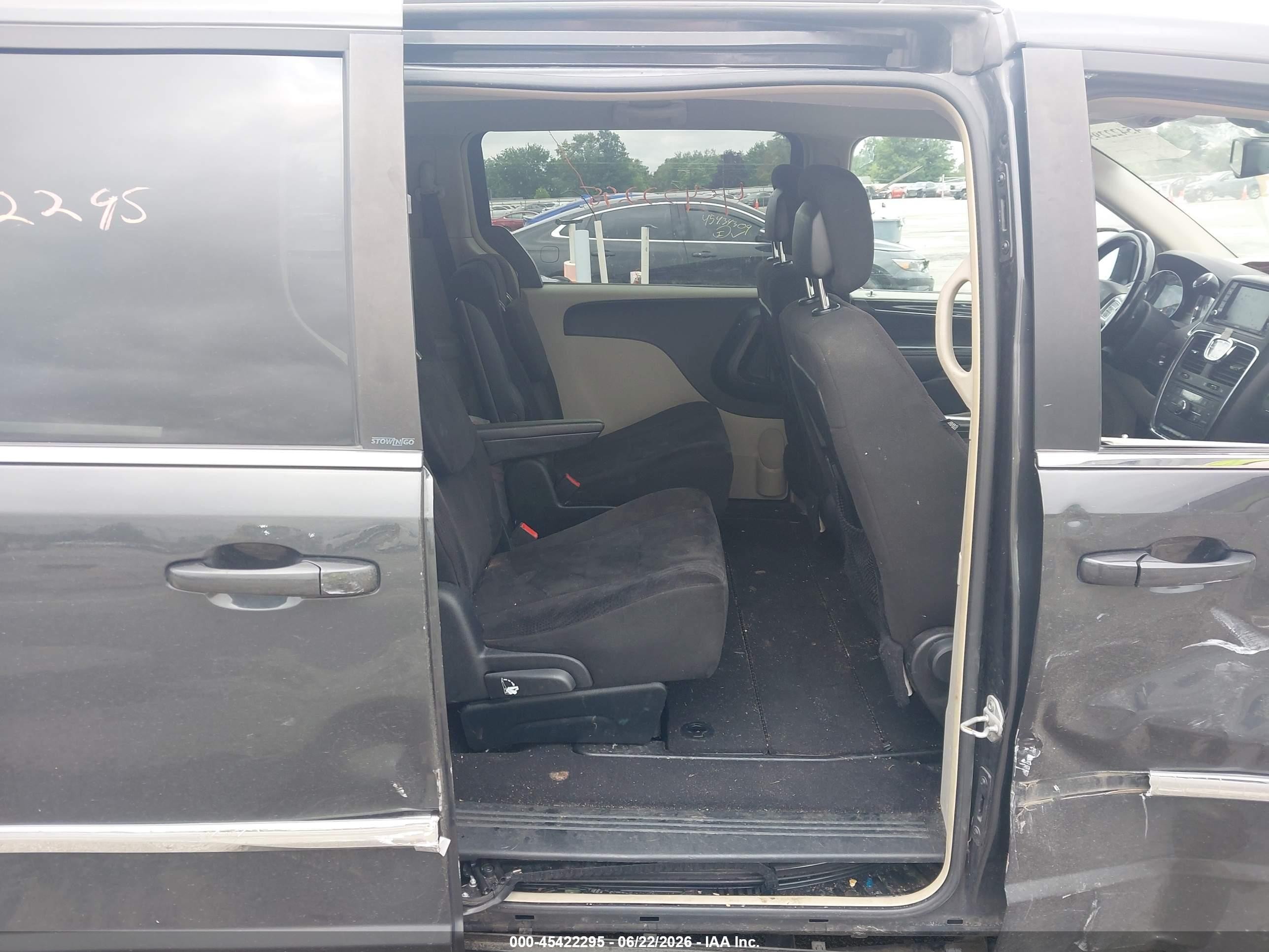 2011 Chrysler Town & Country Touring Gray vin: 2A4RR5DG3BR720171
