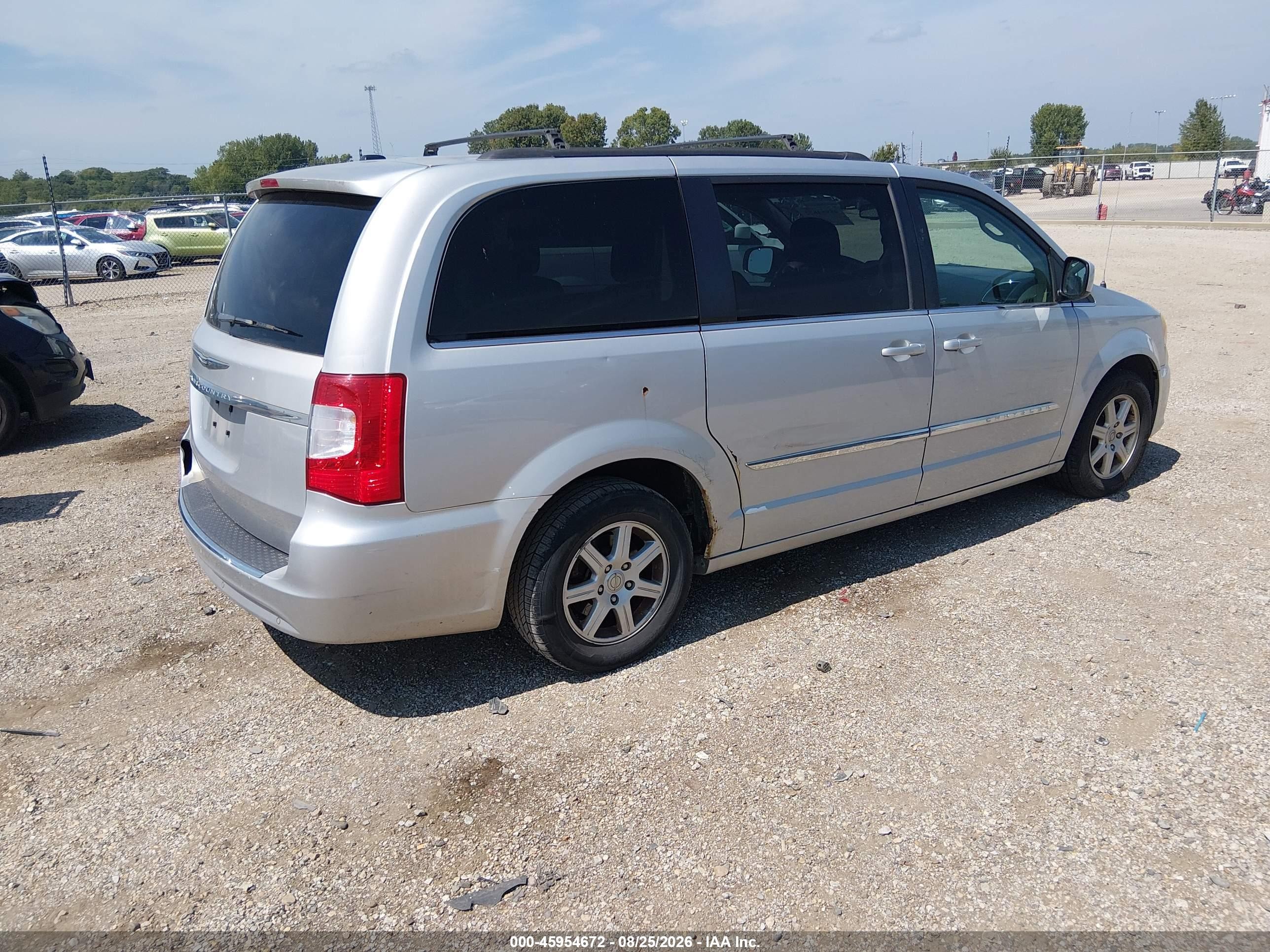 2011 Chrysler Town & Country Touring Silver vin: 2A4RR5DG3BR734538