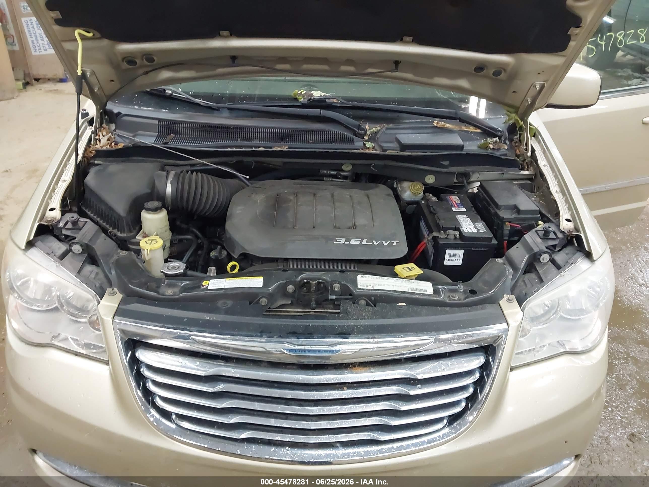 2011 Chrysler Town & Country Touring Gold vin: 2A4RR5DG3BR782377