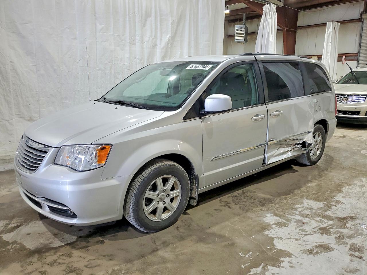2011 Chrysler Town & Country Touring Silver vin: 2A4RR5DG4BR634741