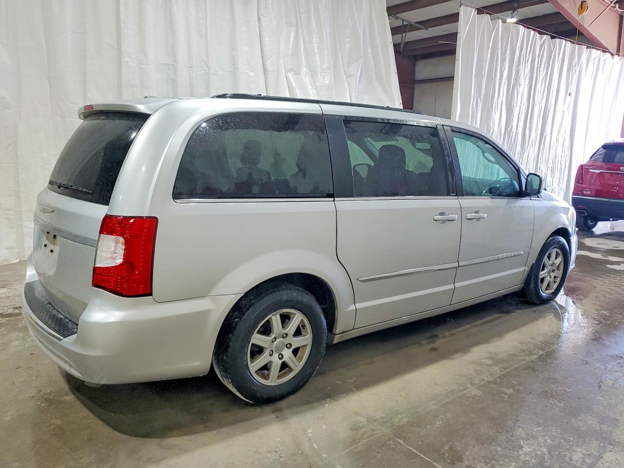 2011 Chrysler Town & Country Touring Silver vin: 2A4RR5DG4BR634741